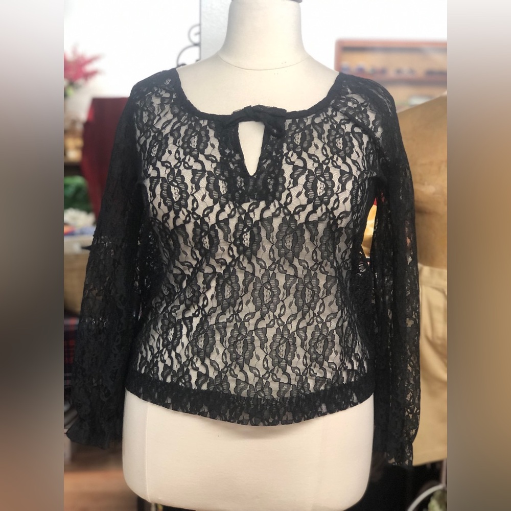 Vintage 1960’s - sheer lace blouse- volup size